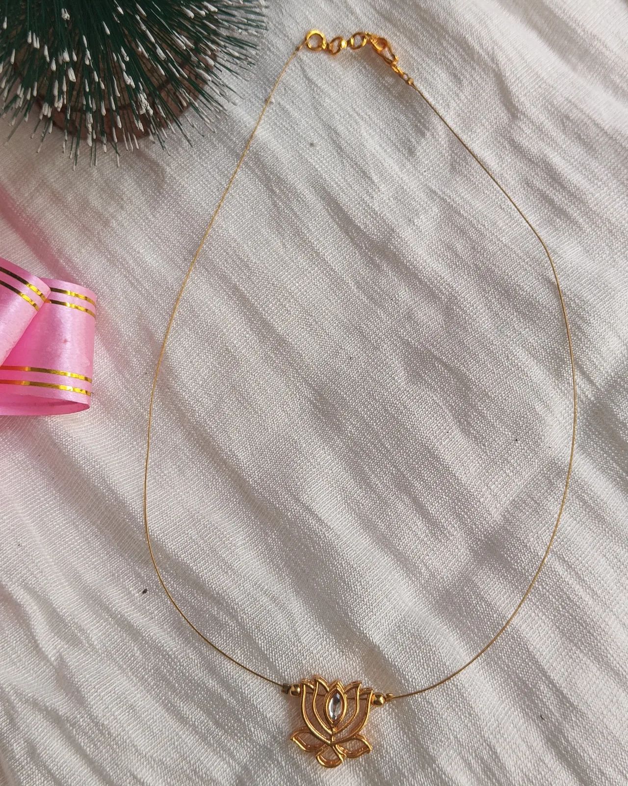 Invisible Traditional Necklace With Earrings (Pista color) (copy)